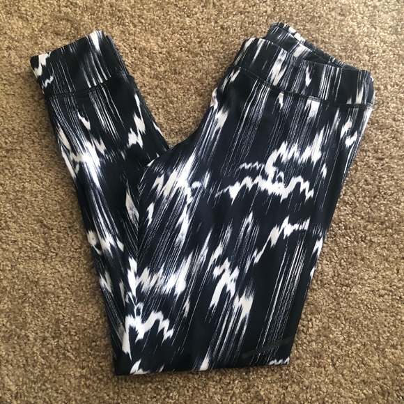 Reebok Pants - Reebok Graphic Lines Leggings Size Medium